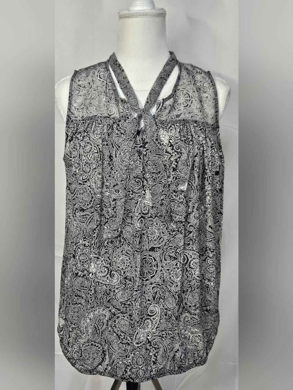 LOFT Black and White Paisley Tie-Neck Sleeveless Blouse